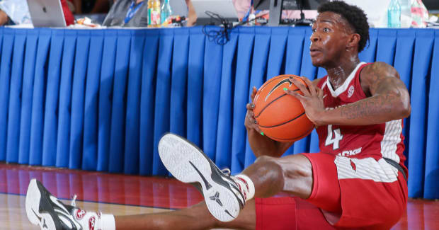 Devo Davis Receives Highest Accolade an Arkansas Basketball Player Can Receive
