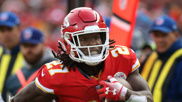 Kareem Hunt Hotel Video Emerges Of February Attack Sports