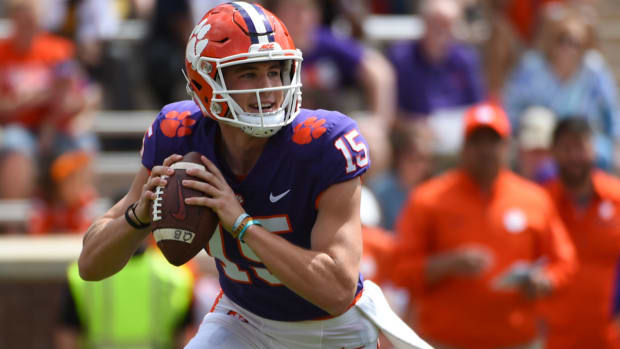 Hunter Johnson Transfers Clemson Down To Two Five Star Qbs