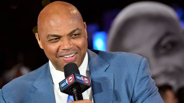 Charles Barkley discovers churros, 'apologizes' to women of San Antonio ...