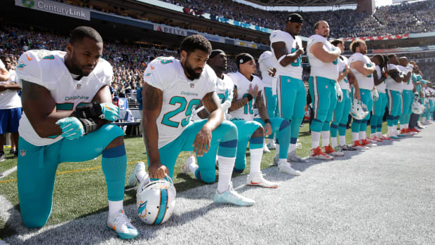 Why Do Nfl Players Kneel During The National Anthem