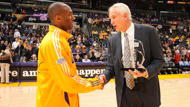 Los Angeles Lakers Gm Mitch Kupchak S Daughter Dies At 15