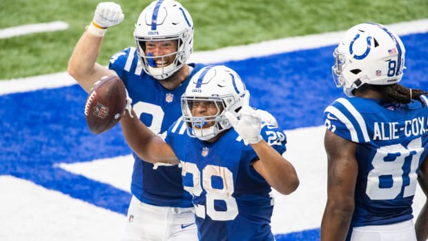 To Open or Close Lucas Oil Stadium Roof, How Much Input Goes Into  Indianapolis Colts' Decision? - Sports Illustrated Indianapolis Colts News,  Analysis and More