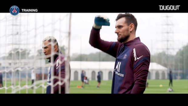 Focus on Paris Saint-Germain's goalkeepers training session