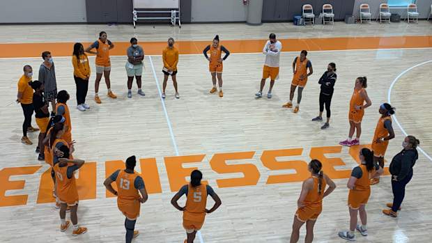 Watch Kellie Harper Addresses Media At Lady Vols Media Day Sports Illustrated Tennessee Volunteers News Analysis And More