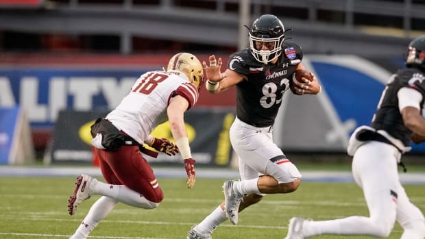 Watch: Desmond Ridder Throws Game-Winning TD Pass in Falcons 27-23 Win -  All Bearcats