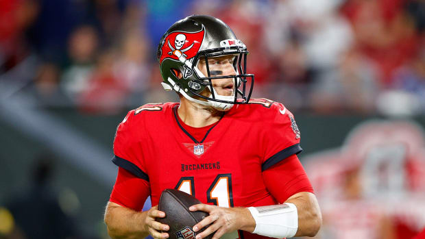 Bucs QB Blaine Gabbert helped rescue family from water landing