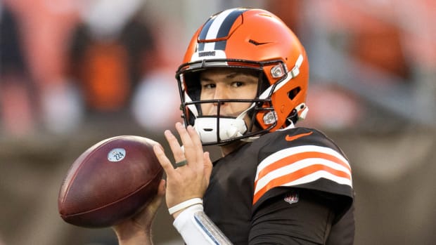 Cleveland Browns quarterback Nick Mullens (9) throws against the