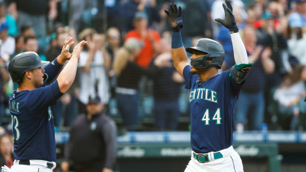 Sunday Hero Eugenio Suárez Helps Carry Load For Seattle Mariners With Epic  Week - Sports Illustrated Seattle Mariners News, Analysis and More