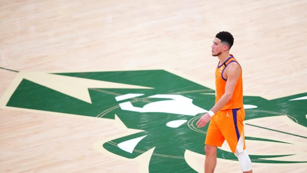 NBA Finals Suns-Bucks: Twitter Is STUNNED Devin Booker Didn't Foul