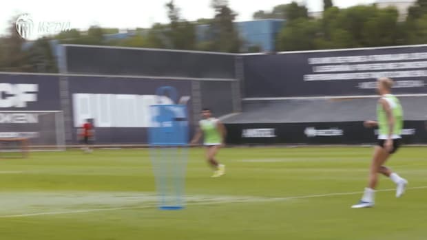 Valencia play baseball with a rugby ball