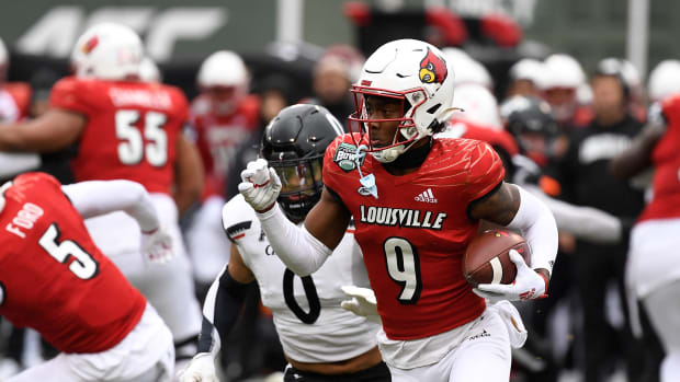 Watch: UC Reveals Final Uniform of 2022 Season as Fenway Bowl