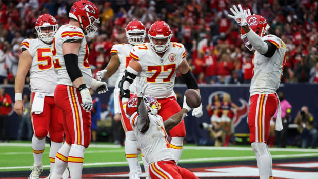 Awesome' WR Marquez Valdes-Scantling Impressing at KC Chiefs OTAs - Sports  Illustrated Kansas City Chiefs News, Analysis and More