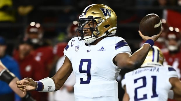 Nov 26, 2022; Pullman, Washington, USA; Washington Huskies quarterback Michael Penix Jr. (9) throws a pass against the Washington State Cougars in the second half at Gesa Field at Martin Stadium.