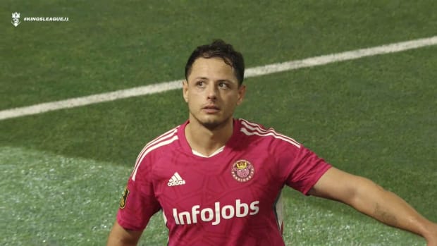 Así le fue a Chicharito en su debut en la Kings League