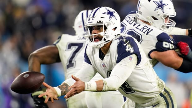 Dak Prescott pierde balón