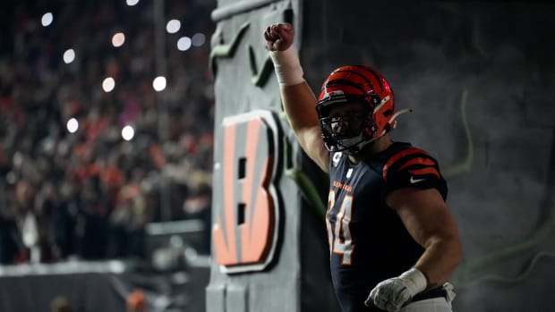 The Sam Hubbard Foundation on X: Another game day auction item is live!  Head to the link in our bio to bid on Sam's game worn jersey vs the Chiefs  (12.4.22) 