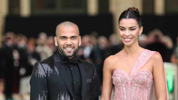 Dani Alves cambió versiones para ocultar infidelidad a su esposa