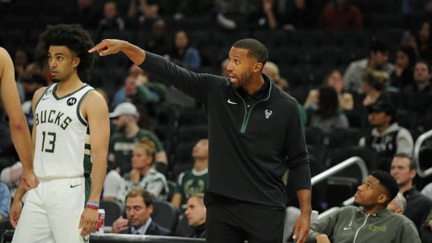 Milwaukee Bucks associate head coach Charles Lee gives direction