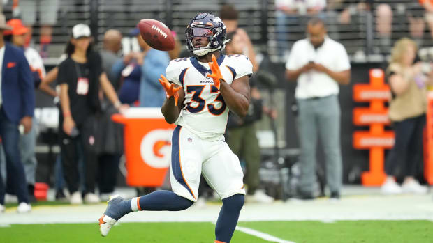 Denver Broncos offensive tackle Bobby Massie (70) gets set on the line of  scrimmage during an NFL football game against the Kansas City Chiefs  Sunday, Dec. 5, 2021, in Kansas City, Mo. (