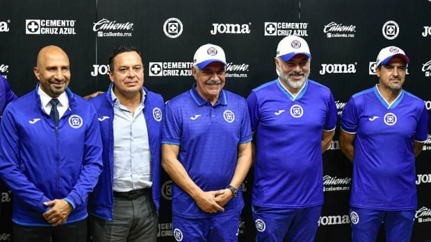 Cruz Azul presentó al Tuca Ferreti como entrenador del primer equipo