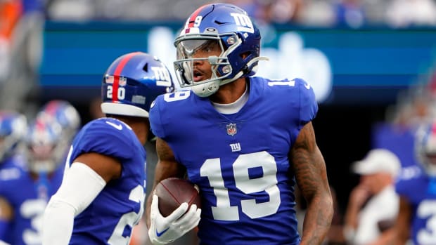 Giants wide receiver Kenny Golladay (19) warms up before a preseason game at MetLife Stadium.