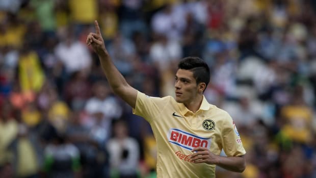 Raúl Jiménez con uniforme del América en 2014.