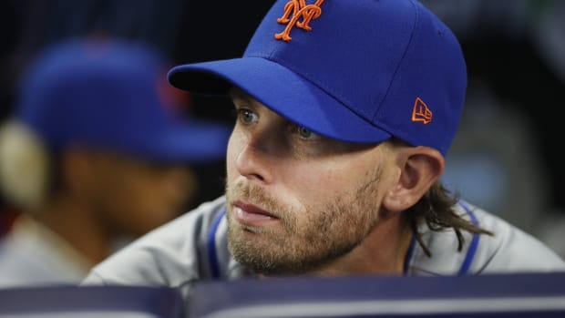 Jeff McNeil con la gorra de los Mets