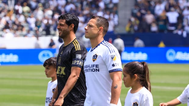 Chicharito Hernández y Carlos Vela en el clásico El Tráfico de la MLS