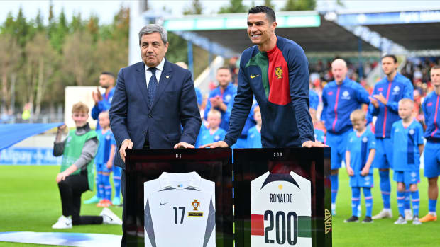 Cristiano Ronaldo recibe reconocimiento por jugar 200 partidos con Portugal