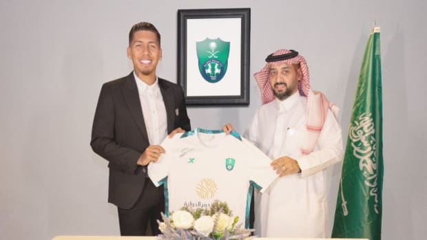 Riyad Mahrez wears Al-Ahli jersey after signing from Man City - Futbol on  FanNation