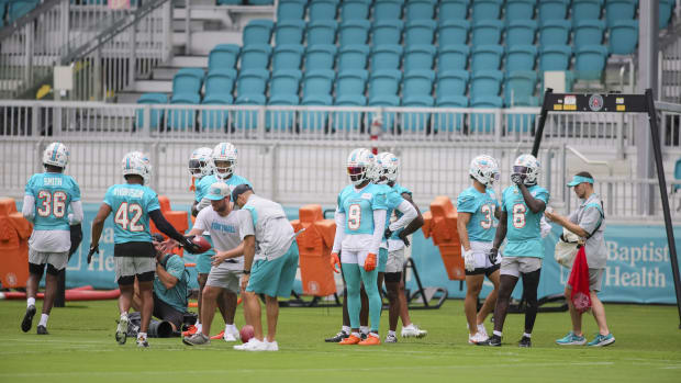 49ers news - 5 Qs and 5 As with Phinsider: Do Dolphins fans like Mike  McDaniel as much as we did? - Niners Nation