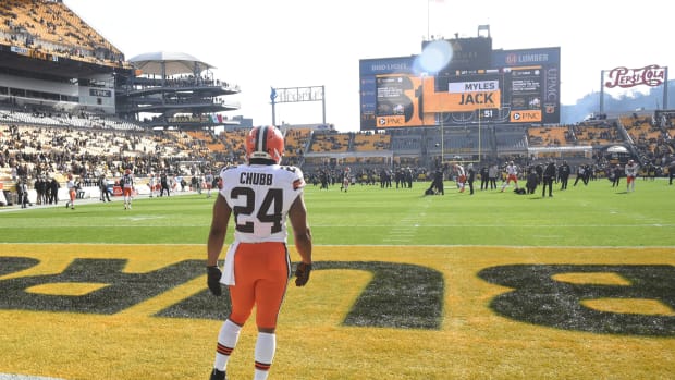 NFL Player Props for Tonight Featuring Derek Carr, Nick Chubb & Miles  Sanders - FanNation