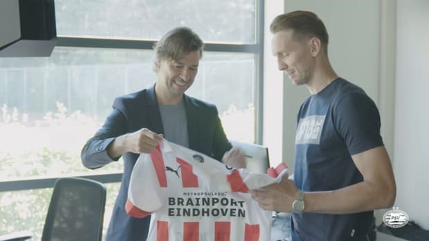 Behind the scenes: Luuk De Jong rejoins PSV