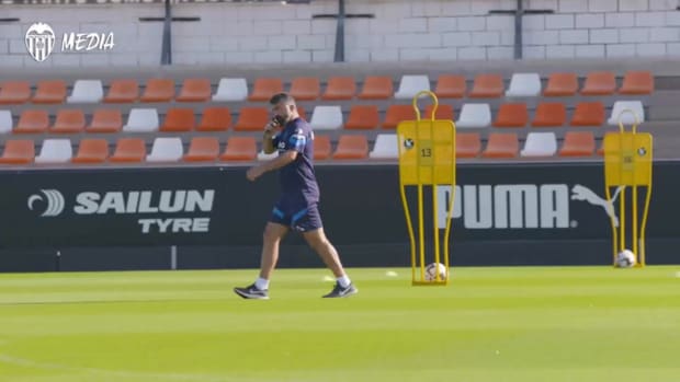 Kluivert and Moriba take parte in Valencia's training session