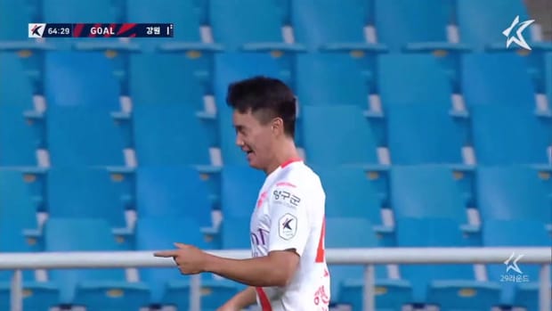 Hyun-Jun Yang's superb volley for Gangwon