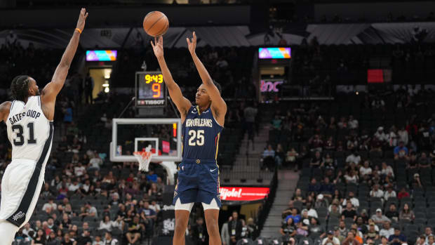 New Orleans Pelicans guard Trey Murphy III (25) shoots over San Antonio Spurs forward Keita Bates-Diop (31) in the first half at the AT&T Center.
