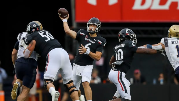 UC Unveils Navy Uniform Combo - All Bearcats