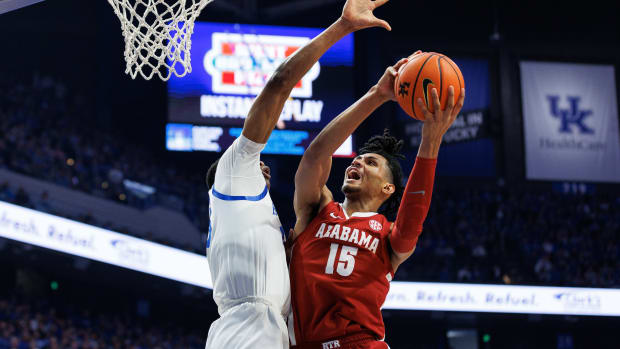 Feb 24, 2024; Lexington, Kentucky, USA; Alabama Crimson Tide forward Jarin Stevenson (15) goes to the basket against Kentucky Wildcats forward Ugonna Onyenso (33) during the first half at Rupp Arena at Central Bank Center. Mandatory Credit: Jordan Prather-USA TODAY Sports