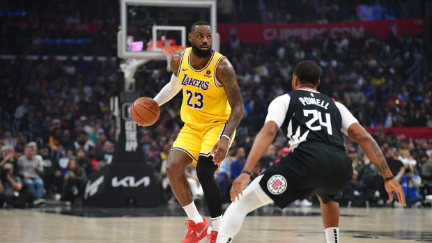 Lakers News: Fans React To LeBron James' Inadvertent Flip Vs Clippers - All  Lakers | News, Rumors, Videos, Schedule, Roster, Salaries And More