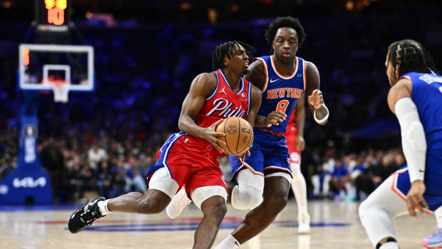 New York Knicks at Phoenix Suns Preview: How, Who to Watch As Knicks Face  New Suns Trio - Sports Illustrated New York Knicks News, Analysis and More
