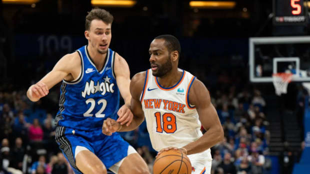 Knicks Players Divided Into Two Camps Amid 'Civil War' in Locker