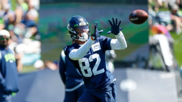 Seattle Seahawks Pete Carroll Reveals Dre'Mont Jones Comparison to Michael  Bennett - Sports Illustrated Seattle Seahawks News, Analysis and More