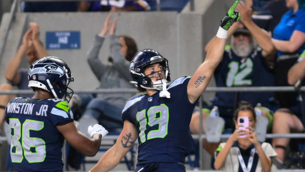 Film Breakdown: Seahawks RB DeeJay Dallas Received 'Wake Up Call' in Loss  to Cardinals - Sports Illustrated Seattle Seahawks News, Analysis and More