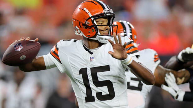 Cleveland Browns quarterback Joshua Dobbs (15) looks to hand off