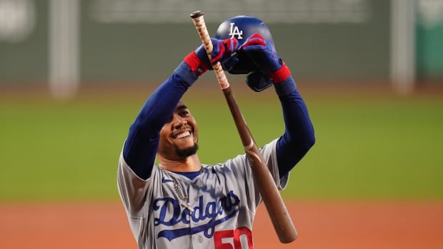 WATCH: Chicago Cubs' Cody Bellinger Gets Pitch Clock Violation While  Getting Ovation From Dodgers Fans - Fastball