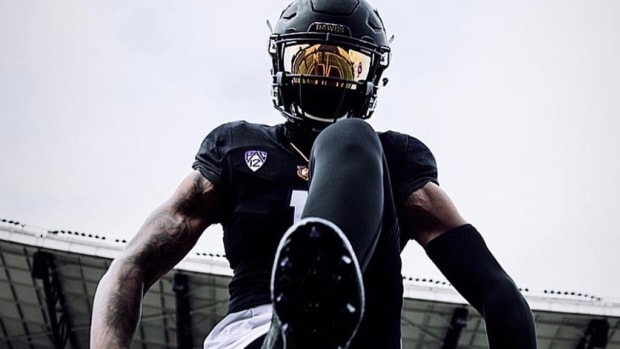 Deshonne Redeaux, nation's No. 4 running back, has 'amazing' Washington  Huskies visit - Sports Illustrated High School News, Analysis and More