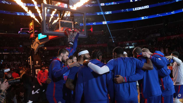 Farbod Esnaashari on X: Here's a picture of Happy Kawhi Leonard in the  Clippers new City Edition jersey to start your month with good vibes.   / X