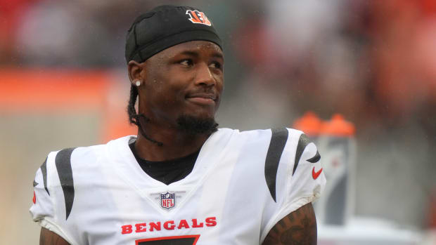 Cincinnati Bengals linebacker Logan Wilson (55) runs for the play during an  NFL football game against the Kansas City Chiefs, Sunday, Jan. 2, 2022, in  Cincinnati. (AP Photo/Emilee Chinn Stock Photo - Alamy