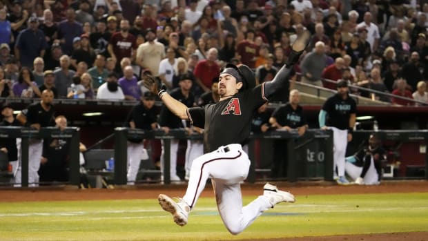 Corbin Carroll flys home after a stolen base and a throwing error, September 19, 2023